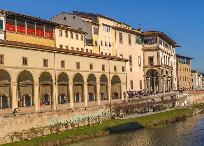 Ponte Vecchio View Luxury Apartment